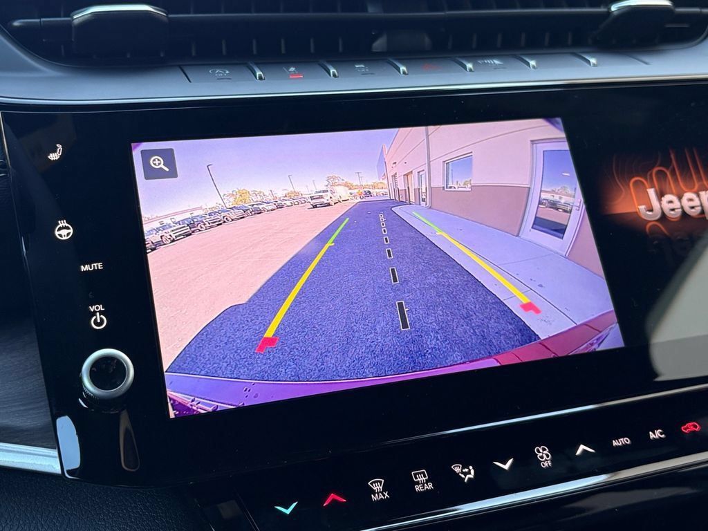 New 2026 Jeep Grand Cherokee Altitude AWD/4WD image 18