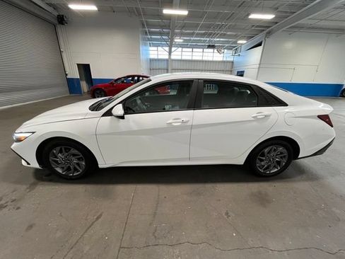 Used 2024 Hyundai Elantra SEL FWD image 6