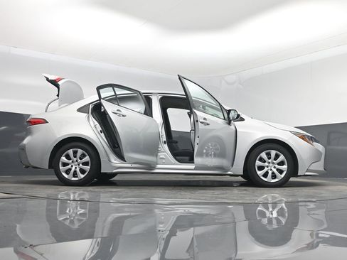 Used 2024 Toyota Corolla LE image 7