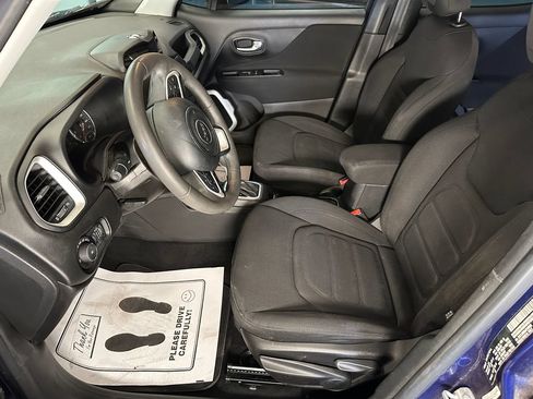 Used 2018 Jeep Renegade Latitude AWD/4WD image 19