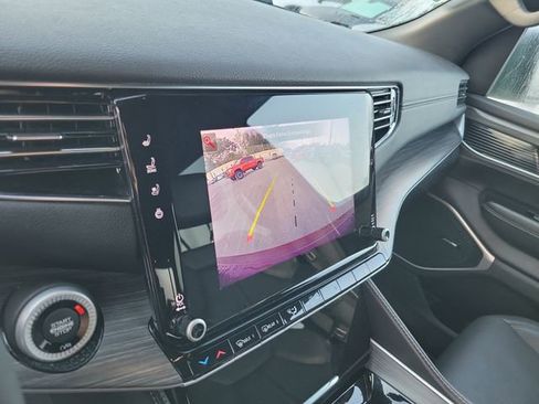 Used 2023 Jeep Wagoneer L Series III w/ Preferred Equipment Group image 24