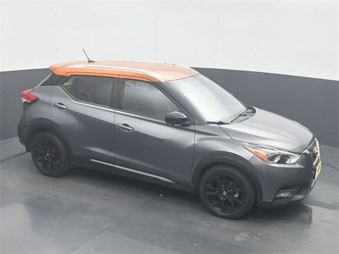 Used 2020 Nissan Kicks SR image 19
