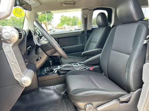 Used 2010 Toyota FJ Cruiser 4WD image 23