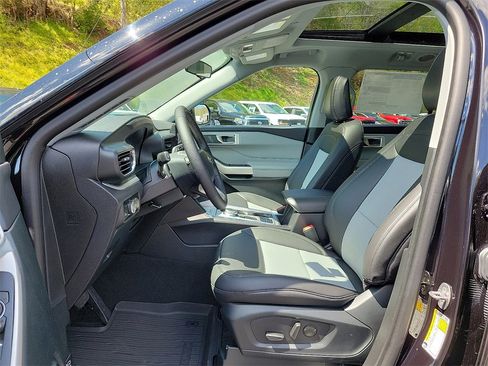 New 2024 Ford Explorer XLT w/ Equipment Group 202A image 6