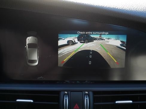 Used 2018 Alfa Romeo Giulia AWD image 30