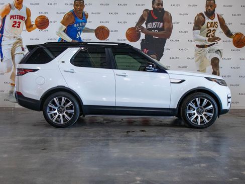 Used 2019 Land Rover Discovery HSE image 19