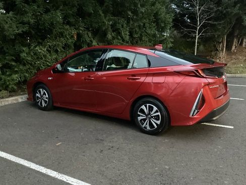 Used 2019 Toyota Prius Prime Advanced image 11