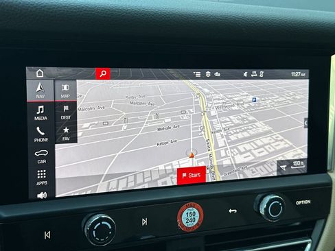 Certified 2025 Porsche Macan AWD/4WD image 21