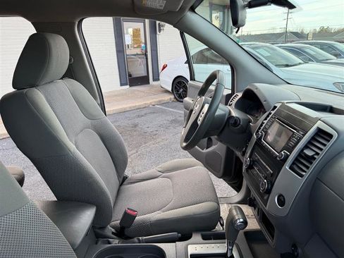 Used 2018 Nissan Frontier SV image 17