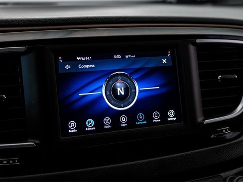 Used 2020 Chrysler Voyager Lxi image 28