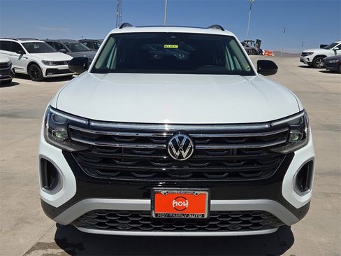 New 2025 Volkswagen Atlas Peak Edition SE image 3
