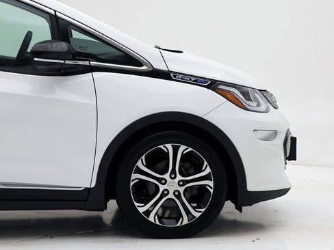 Used 2021 Chevrolet Bolt Premier w/ Infotainment Package image 4