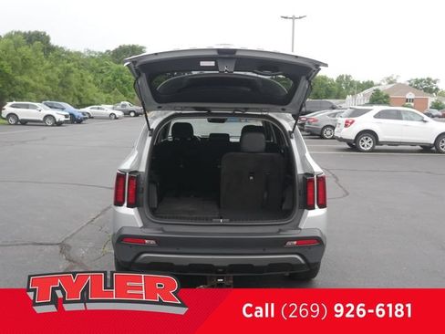 Used 2021 Kia Sorento S w/ Panoramic Sunroof Package AWD/4WD image 18