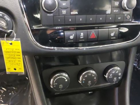 Used 2014 Chrysler 200 Limited image 31