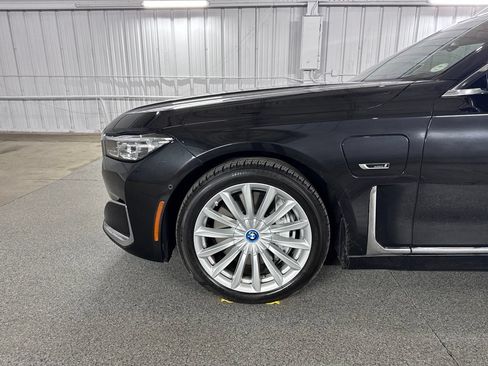 Used 2022 BMW 745e xDrive w/ Premium Package AWD/4WD image 16