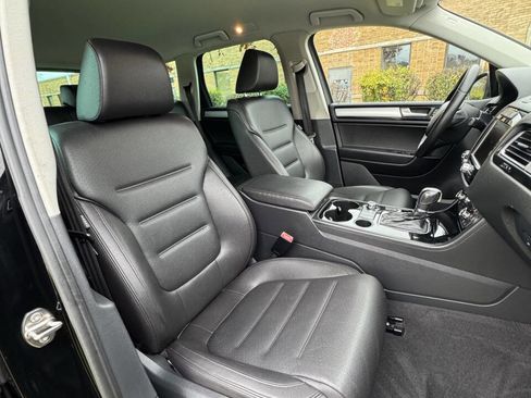 Used 2012 Volkswagen Touareg Sport image 13