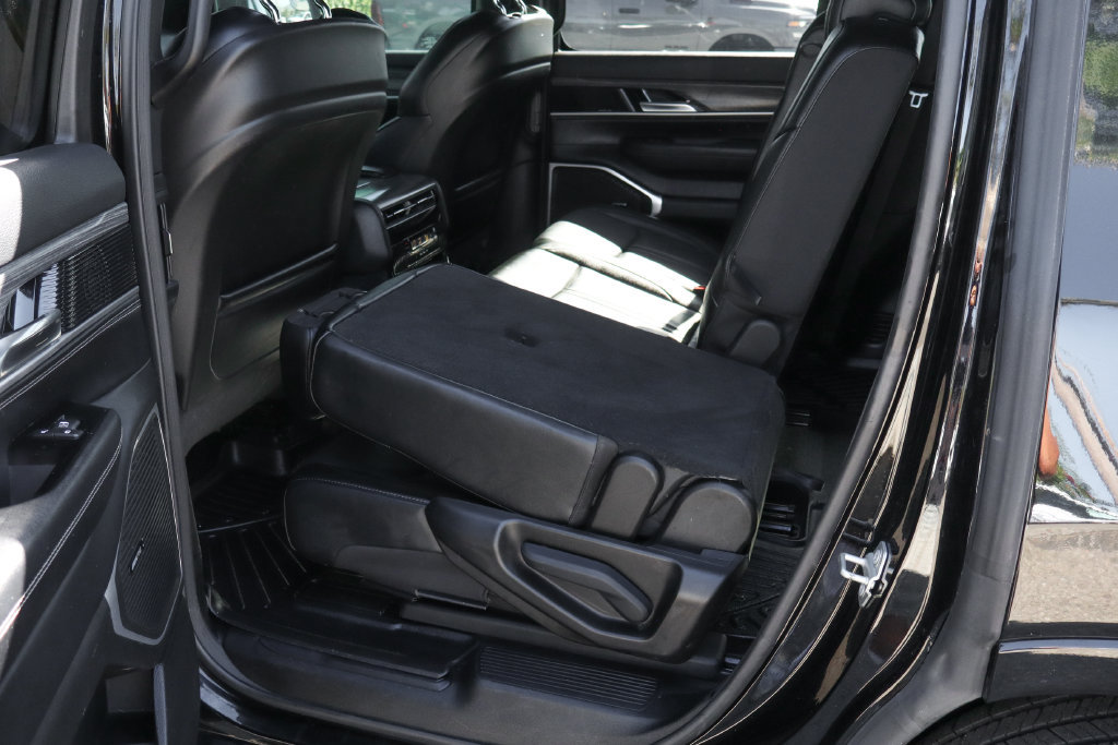 Used 2024 Jeep Wagoneer Series II w/ Flexible Seating Group RWD image 45