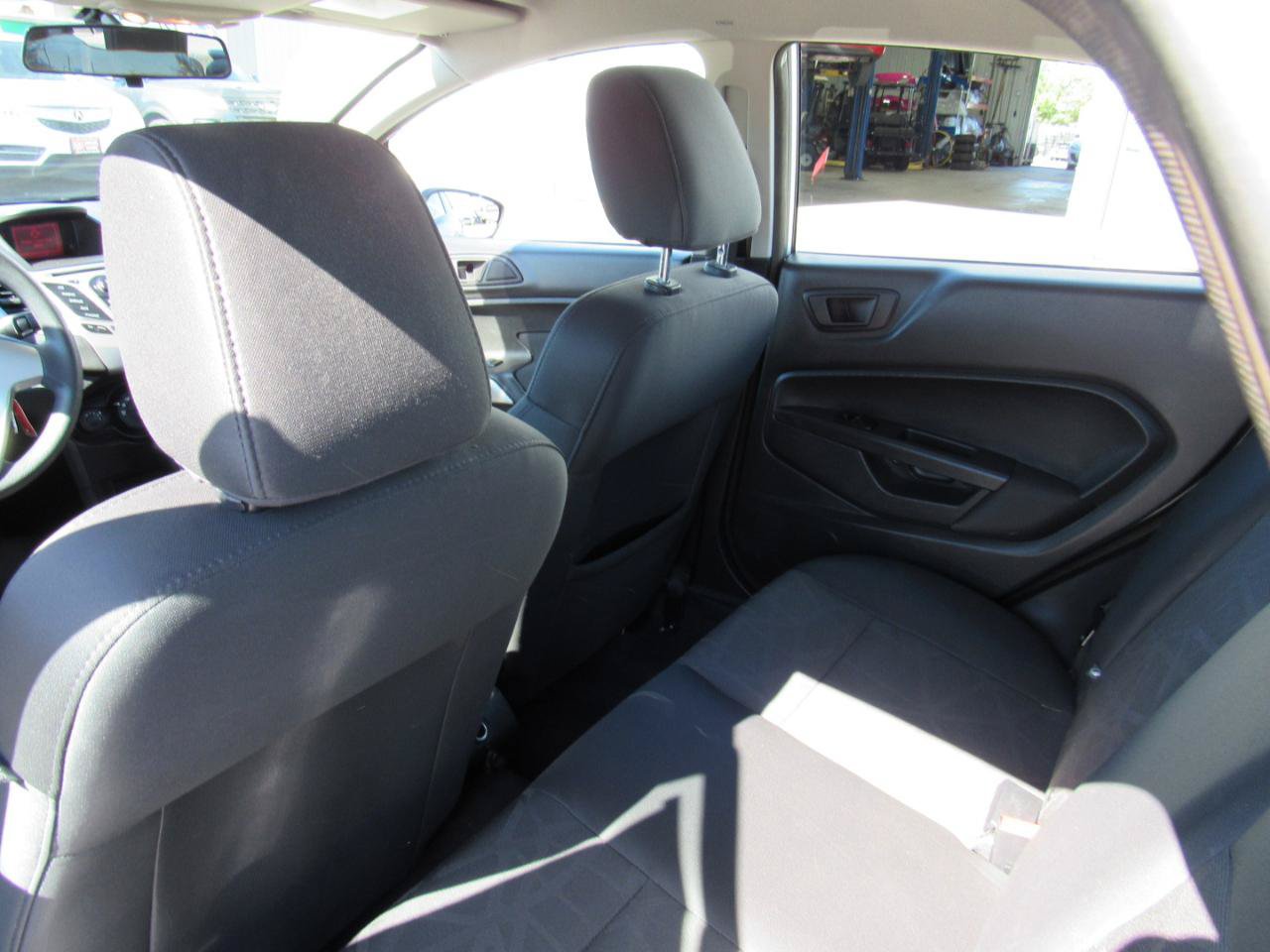 Used 2012 Ford Fiesta SE FWD image 29