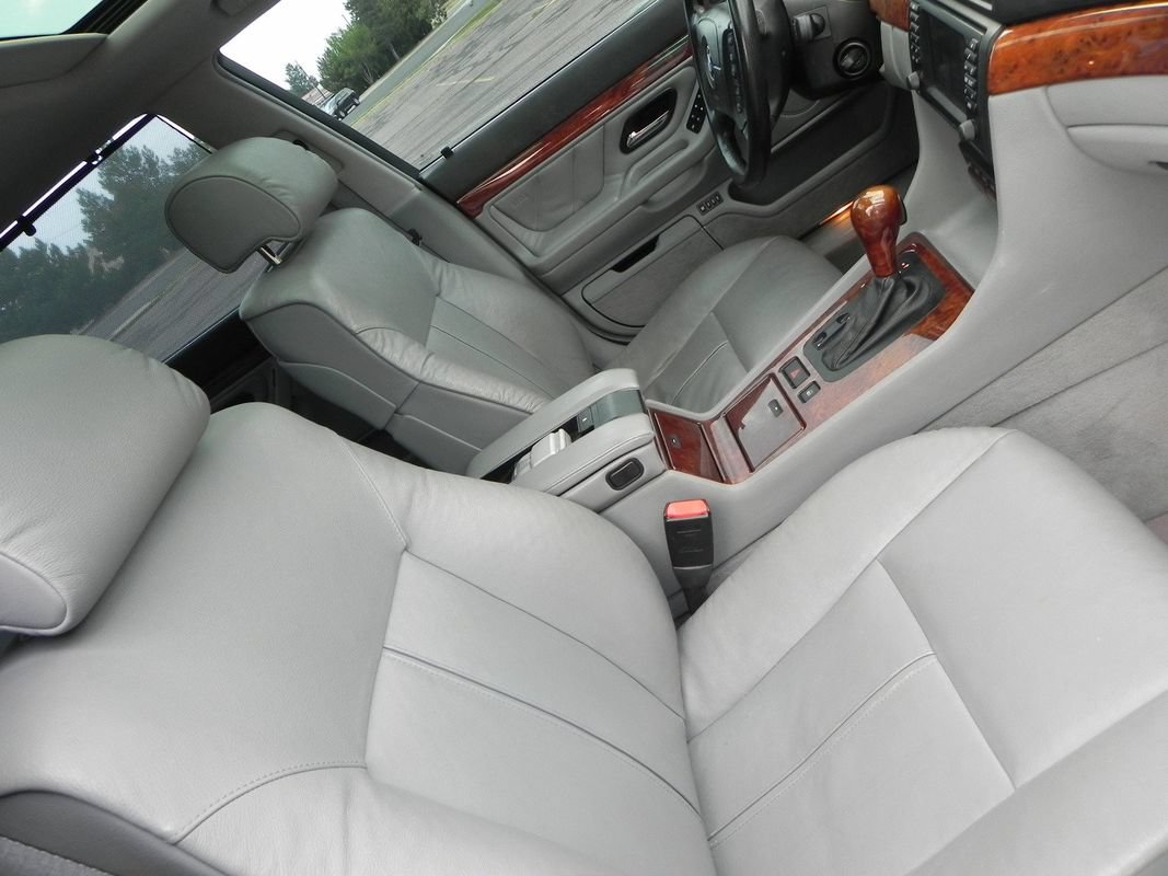 Used 2001 BMW 740iL RWD image 18