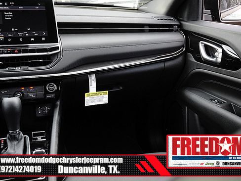 New 2026 Jeep Compass Latitude image 38