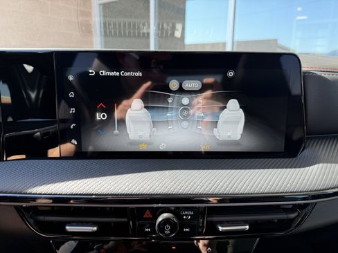 Used 2025 Nissan Kicks SR w/ SR Premium Package image 23