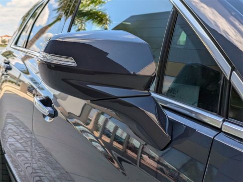 Used 2025 Cadillac XT5 Premium Luxury image 11