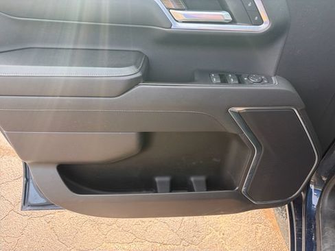 Used 2022 Chevrolet Silverado 1500 LT AWD/4WD image 21