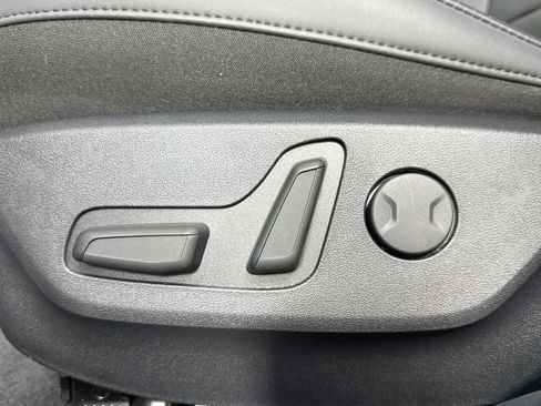 Used 2022 Kia EV6 Wind w/ Wind Technology Package AWD/4WD image 18