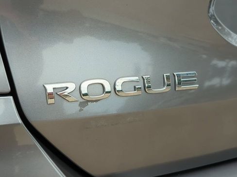Used 2017 Nissan Rogue SV AWD/4WD image 5