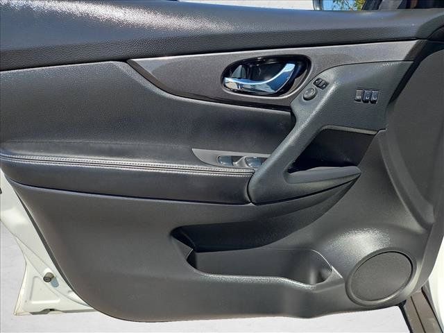 Used 2020 Nissan Rogue SV w/ Premium Package FWD image 11