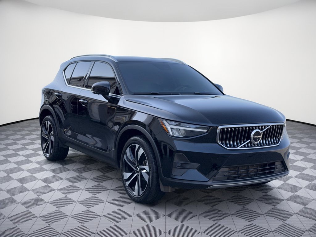 Used 2023 Volvo XC40 B5 Plus w/ Driver Assist Package AWD/4WD image 7