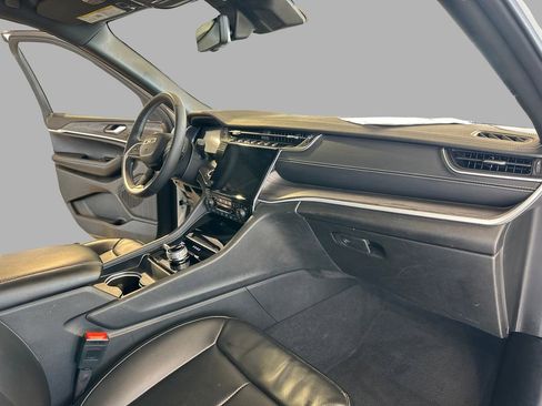 Used 2024 Jeep Grand Cherokee L Limited w/ Luxury Tech Group II image 21