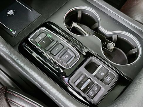 Used 2025 Honda Pilot Black Edition image 17