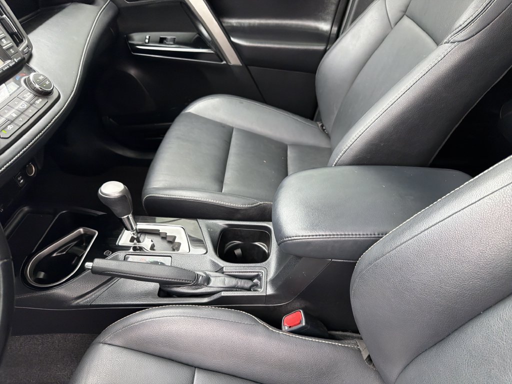 Used 2018 Toyota RAV4 Limited FWD image 22