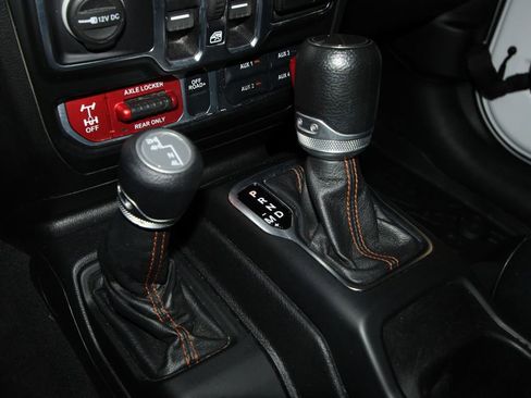 Used 2021 Jeep Gladiator Mojave AWD/4WD image 16