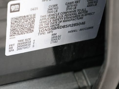 Used 2025 Chevrolet Suburban LS RWD image 42