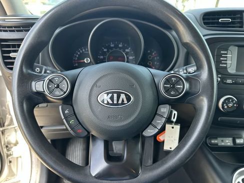 Used 2018 Kia Soul FWD image 11
