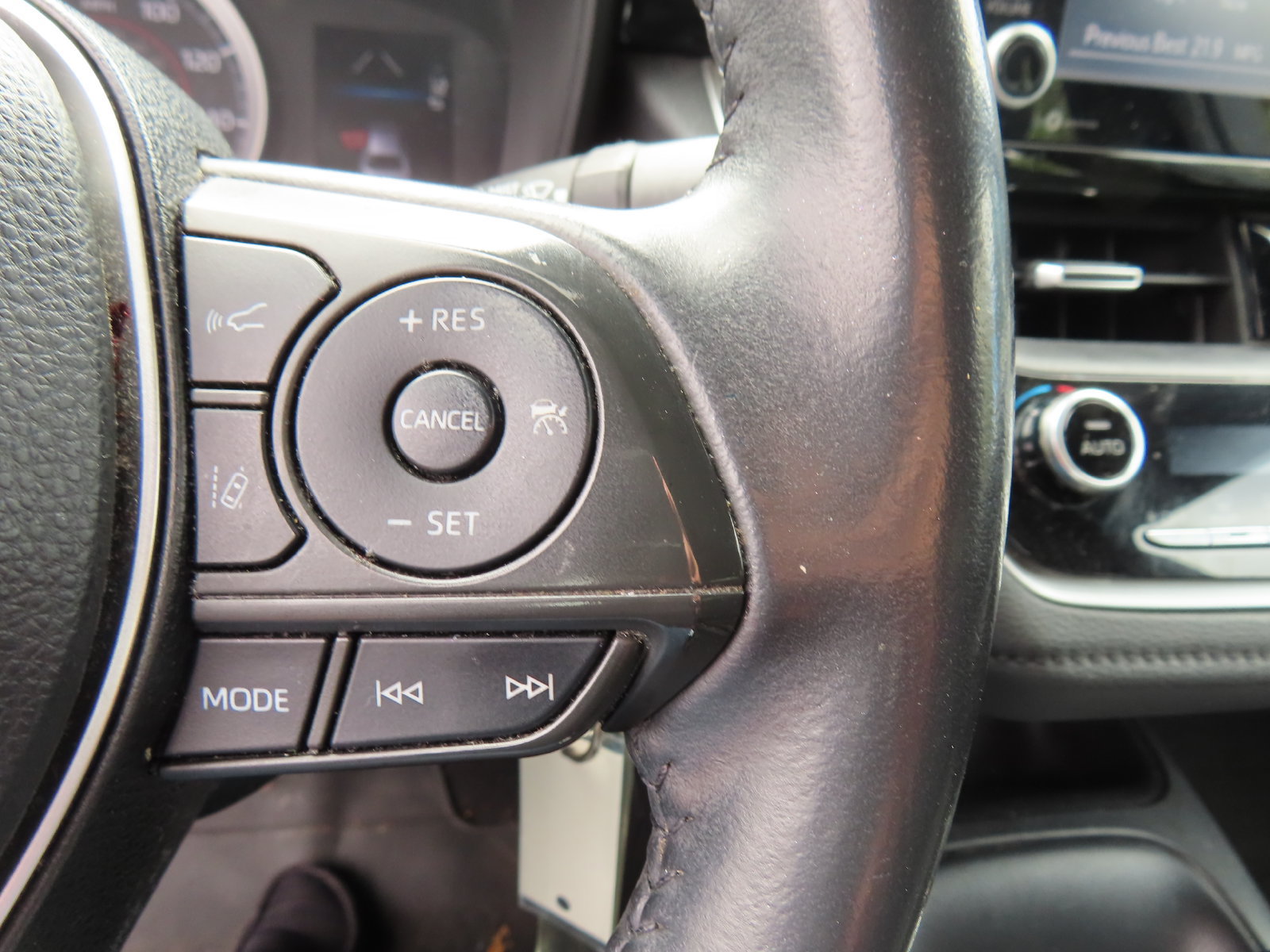 Used 2022 Toyota Corolla SE FWD image 18