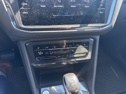 Used 2023 Volkswagen Tiguan SE image 16