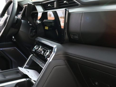 New 2026 GMC Sierra 3500 Denali w/ Denali Reserve Package image 10