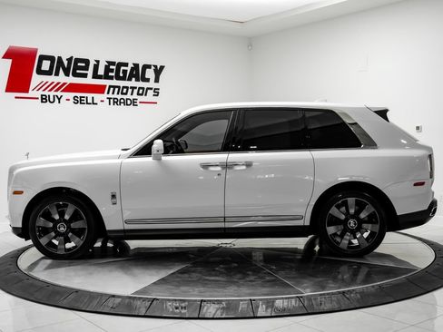 Used 2022 Rolls-Royce Cullinan AWD/4WD image 12