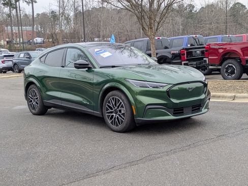 Certified 2025 Ford Mustang Mach-E Premium image 1