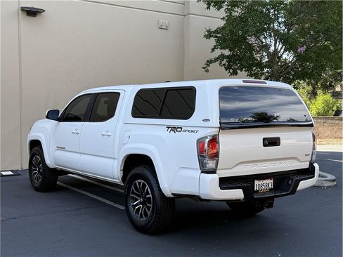 Used 2022 Toyota Tacoma TRD Sport w/ Technology Package RWD image 6