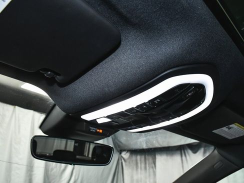 Used 2024 Porsche Macan image 38