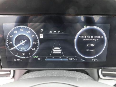 Certified 2025 Hyundai Elantra Limited FWD image 23