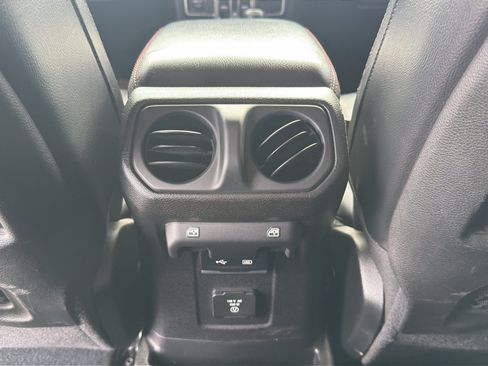 Used 2018 Jeep Wrangler Unlimited Rubicon AWD/4WD image 26