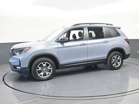Used 2022 Honda Passport TrailSport image 2