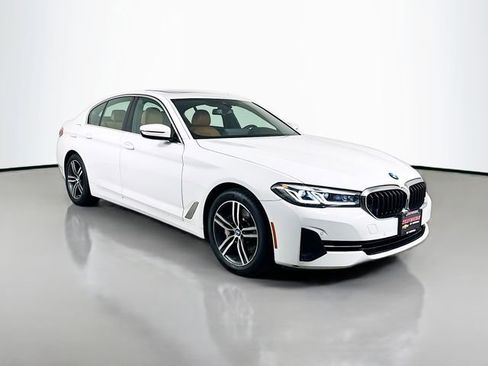 Used 2021 BMW 530e xDrive w/ Convenience Package image 2