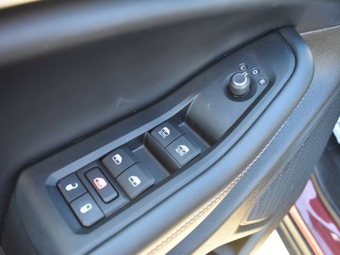 Used 2025 Jeep Grand Cherokee Limited RWD image 12