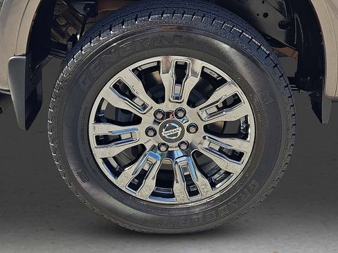 Used 2018 Nissan Titan Platinum Reserve w/ Platinum Utility Package AWD/4WD image 8